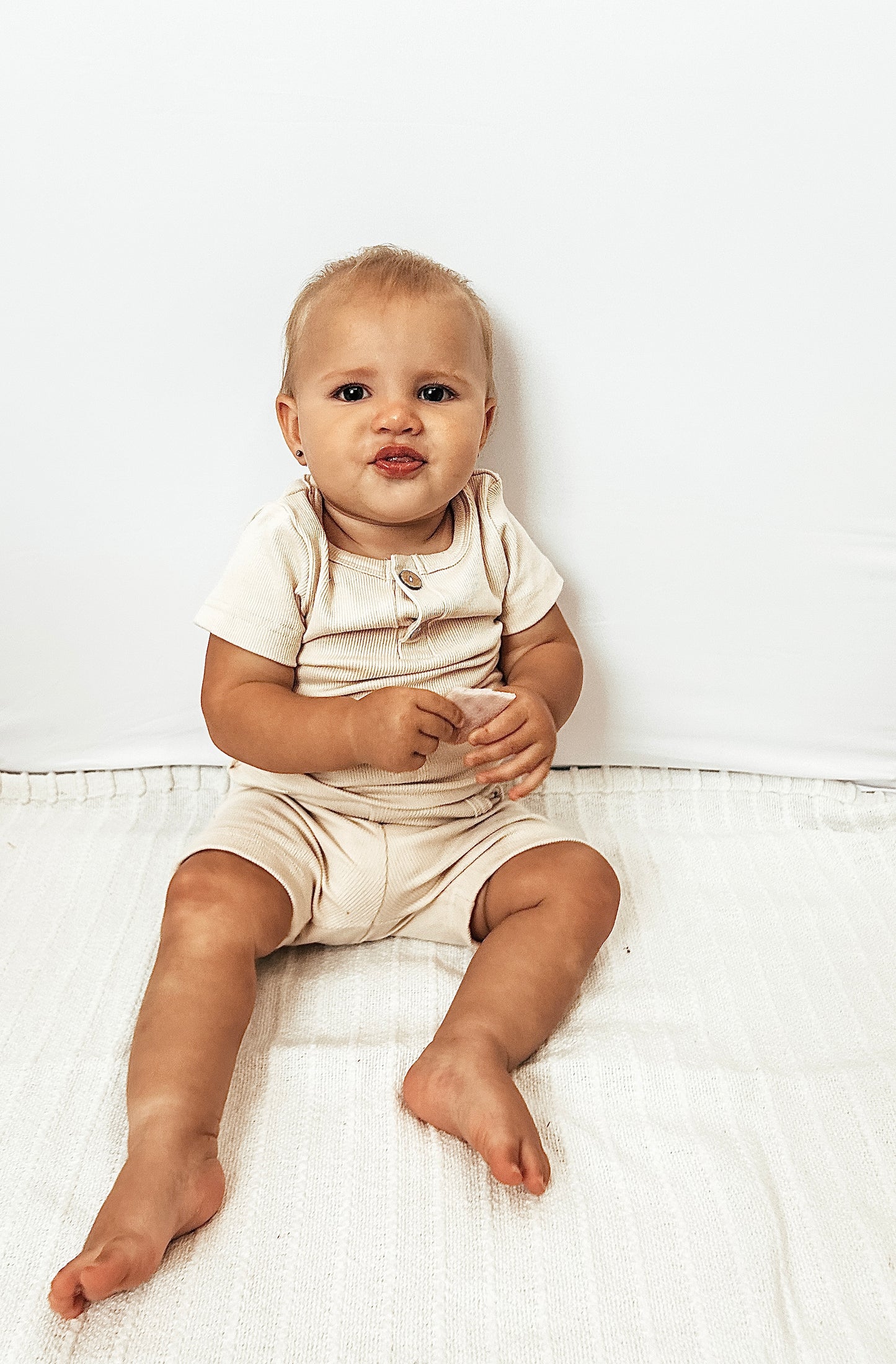 Short Sleeve Ribbed Top in Creamy Latte